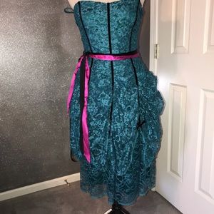 Betsey Johnson Antoinette lace evening dress: 8